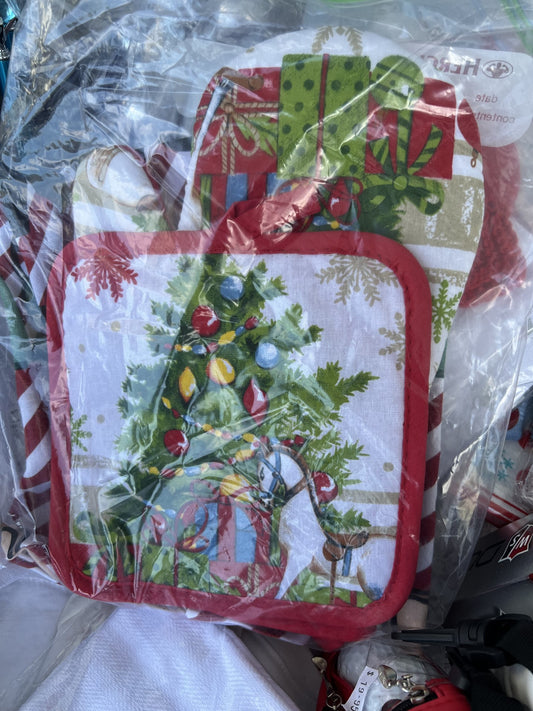 Christmas Sentimental 4 Piece Kitchen Set Tea Towels and Mitts