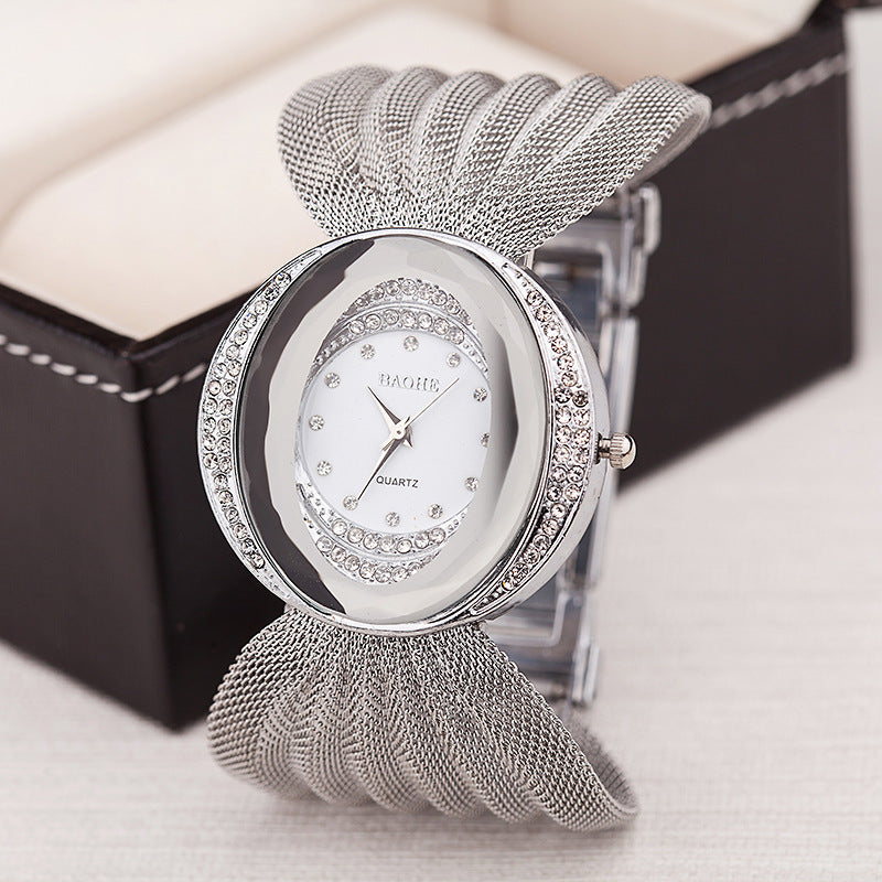 Watch Luxurious Gold or Silver